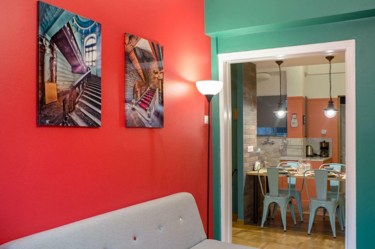 "Casa De Colores", Next To The Metro Афины Экстерьер фото